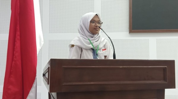 17 11 18 chaswanah saat mengikuti lomba debat di gedung dprd kota malang 1