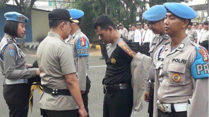 nasib norman kamaru yang lupa kulitnya