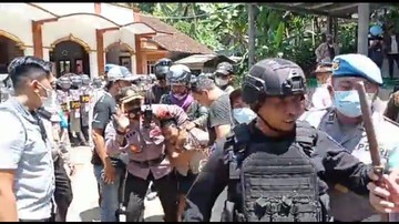 polisi kawal pengukuran lahan proyek bendungan bener di desa wadas 3 169